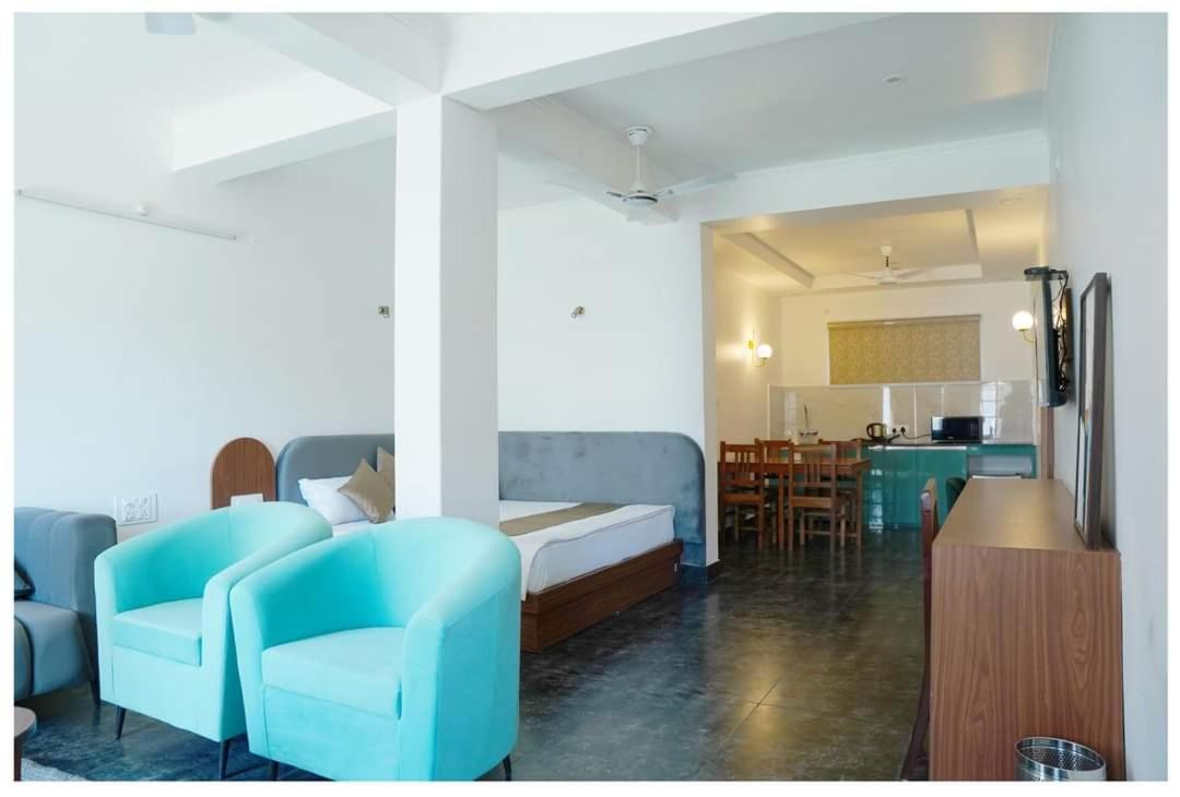 The Periwinkle Homestay Bhīm Tāl エクステリア 写真