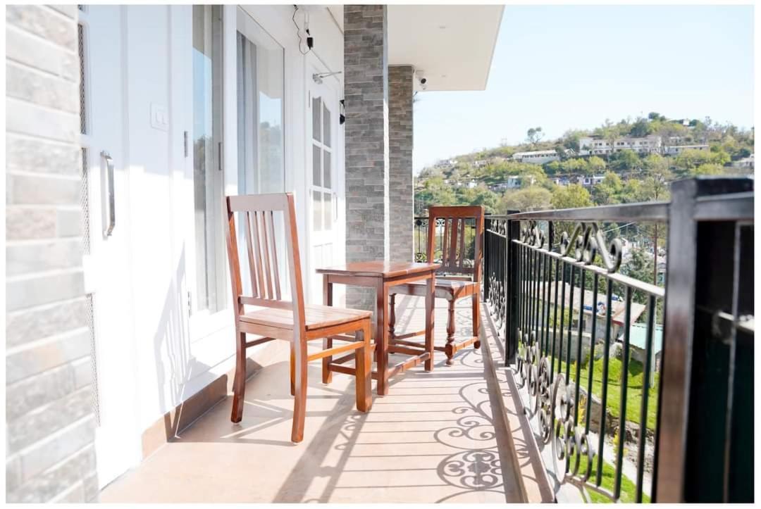 The Periwinkle Homestay Bhīm Tāl エクステリア 写真
