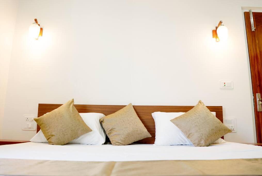 The Periwinkle Homestay Bhīm Tāl エクステリア 写真