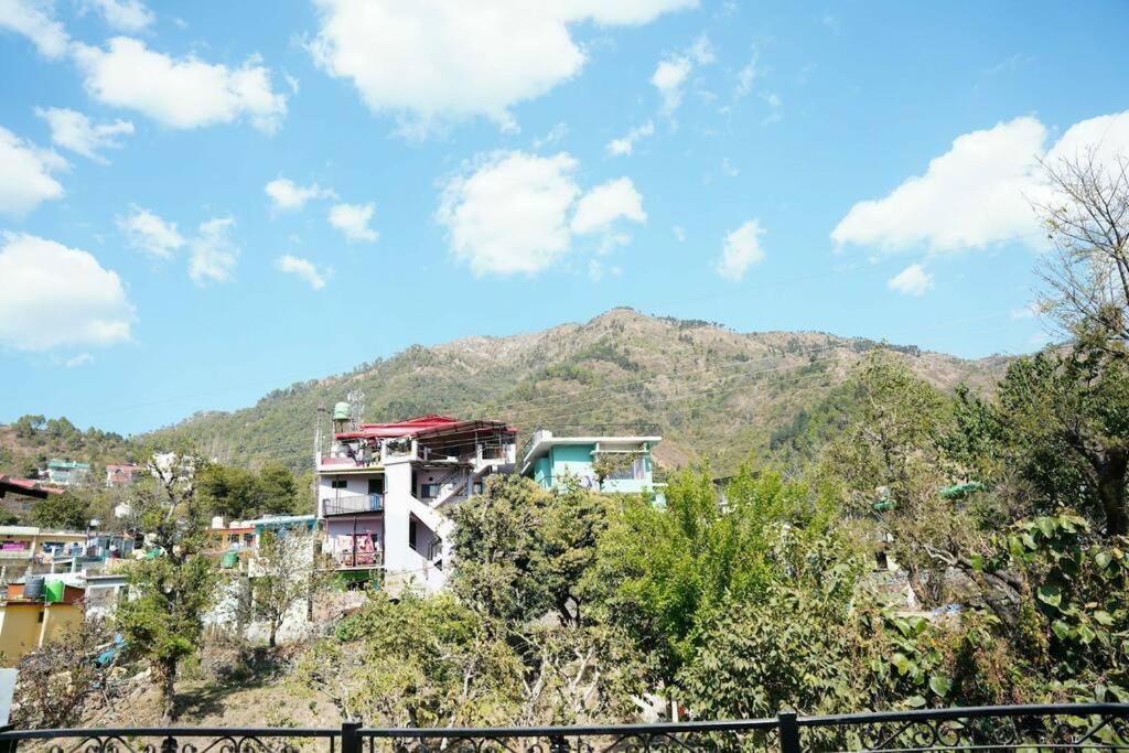 The Periwinkle Homestay Bhīm Tāl エクステリア 写真