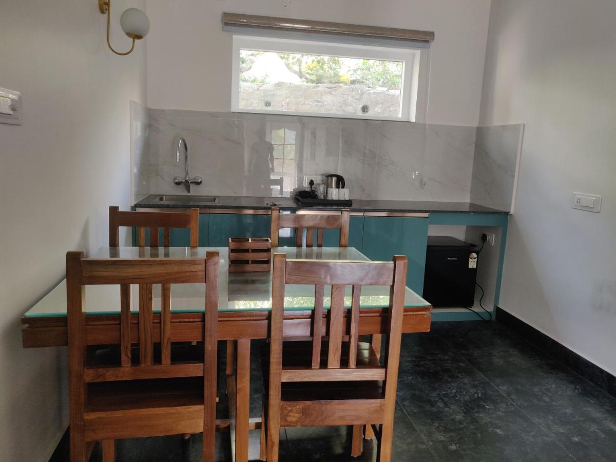 The Periwinkle Homestay Bhīm Tāl エクステリア 写真