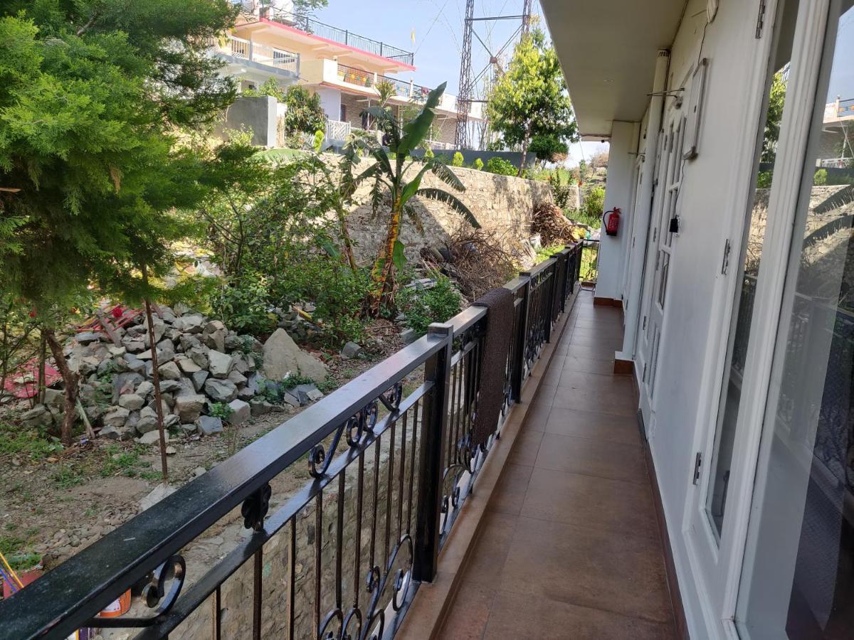 The Periwinkle Homestay Bhīm Tāl エクステリア 写真